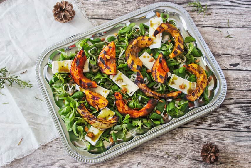 Herbstlicher Salat mit gegrilltem Kürbis