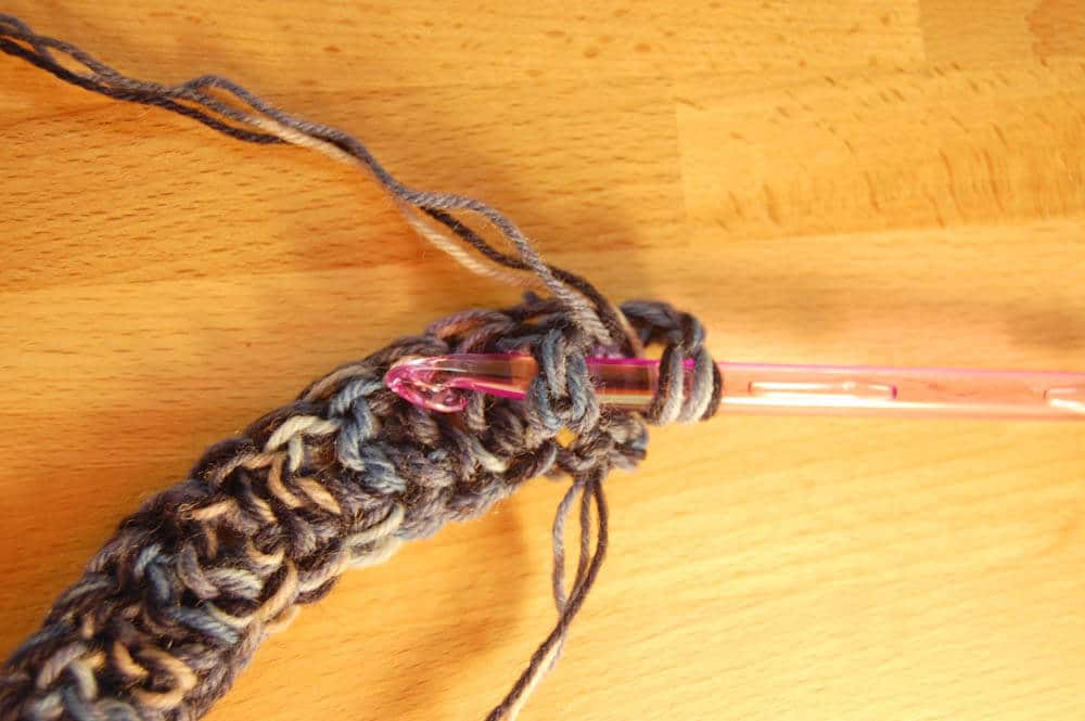ANLEITUNG: LOOP HÄKELN IM KORBMUSTER AUS WOLLRESTEN