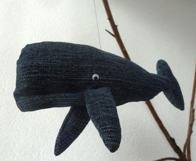 Ein Wal aus alten Jeans