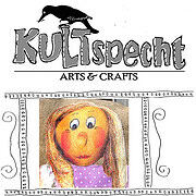 Handgemachte Puppe mit bunten Haaren und freundlichem Gesicht, präsentiert bei KULTspekt, einer Plattform für Kunst und Crafts, ideal für kreative DIY-Projekte.