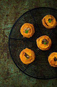 Süßkartoffeltürmchen mit Cheddar und Trüffel von den [Foodistas]