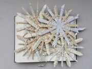 Upcycling Weihnachtsschmuck: Strohsterne aus alten Buchseiten