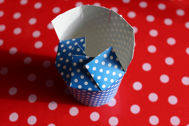 Adventskalender aus Pappbechern