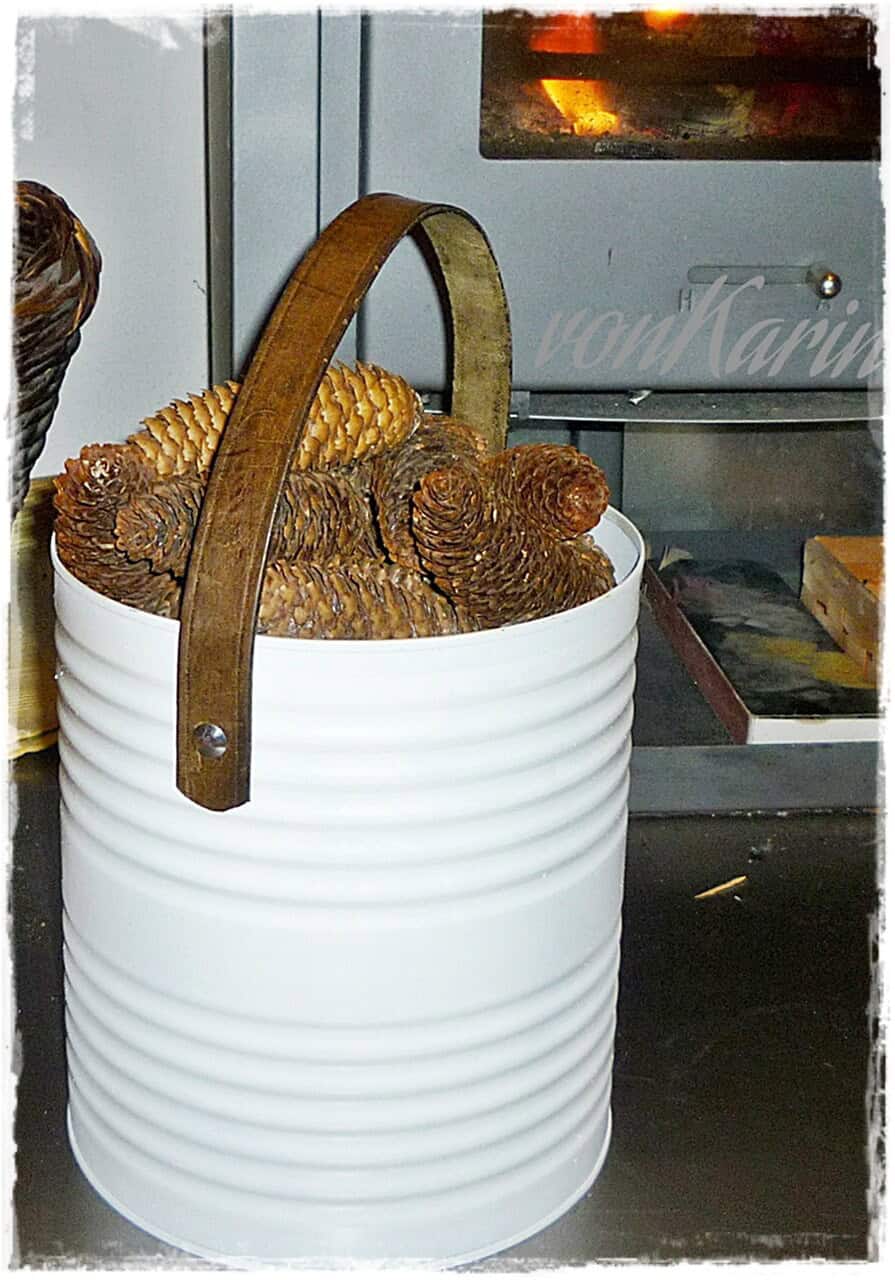 Upcycling-Dose mit Ledergriff