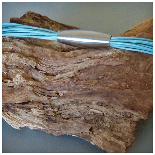 Mehrreihiges Lederarmband selbst machen