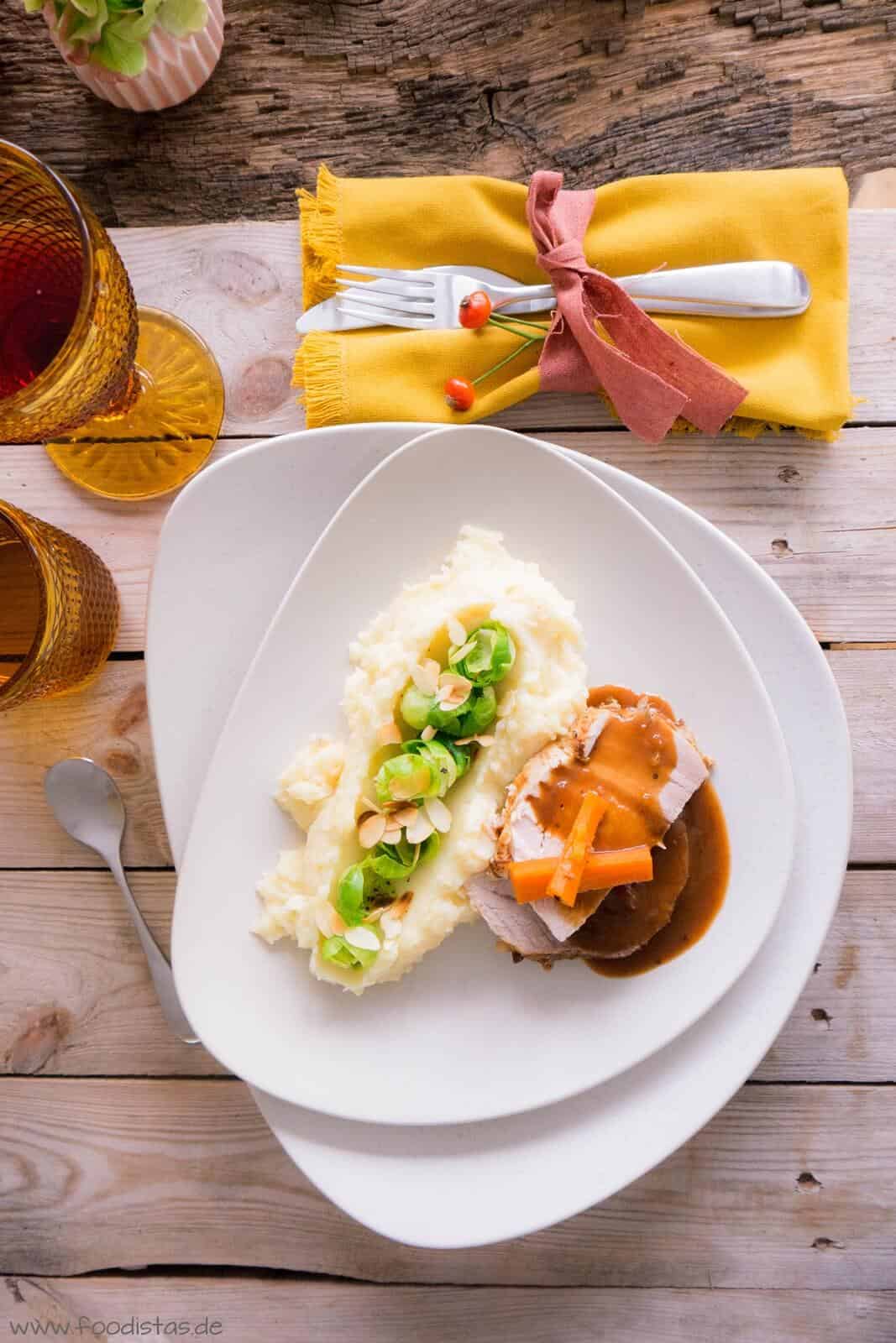 Schweinerollbraten mit Pflaumensoße von den [Foodistas]