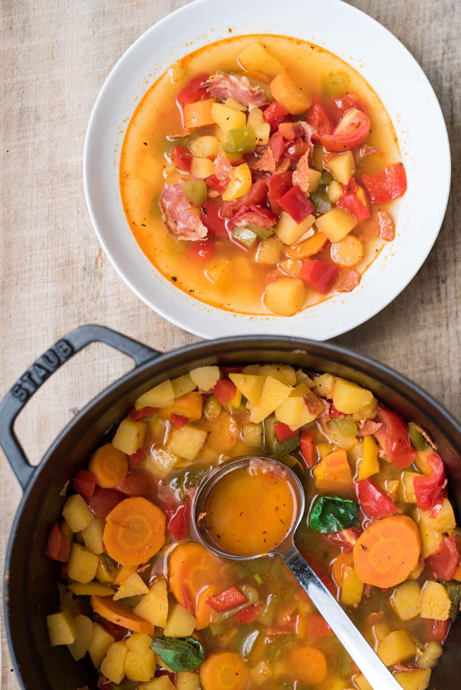 Steckrübeneintopf mit Paprika, Chili und Chorizowurst