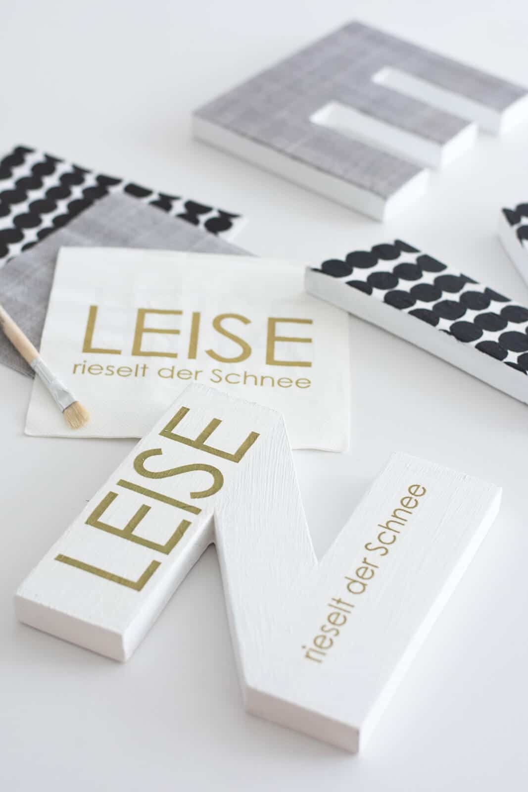 DIY Holz Schriftzug mit Serviettentechnik