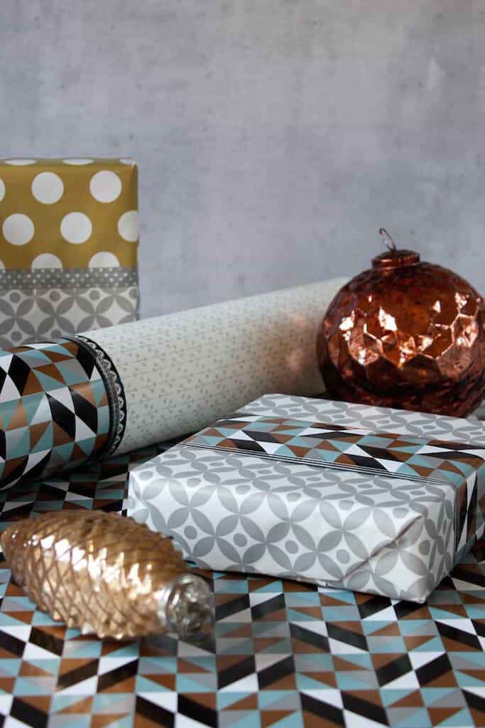 Geschenke verpacken mit Muster-Mix