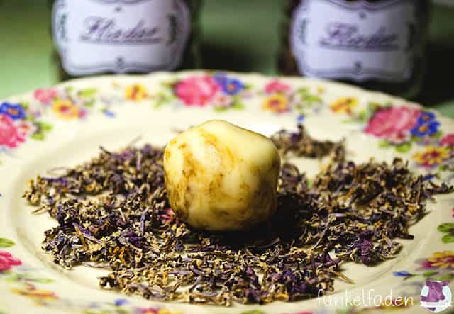 DIY – Badekugeln mit Blüten und Sheabutter