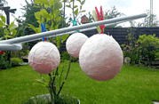 Goldiger Blumentopf aus Butterbrotpapier