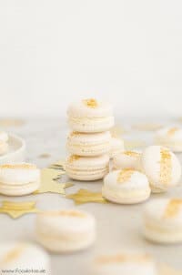 White Cranberry Macarons von den [Foodistas]