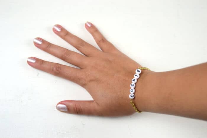 Armband mit Buchstaben / Video-Anleitung