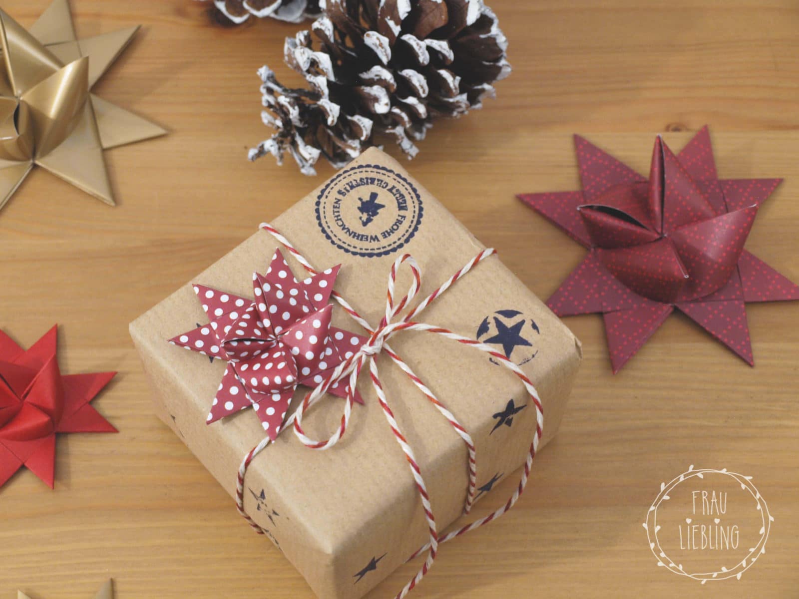 Fröbelsterne als Deko für Geschenke