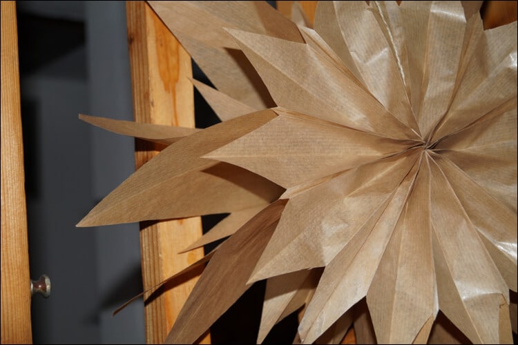 DIY-Weihnachtssterne aus Papiertüten