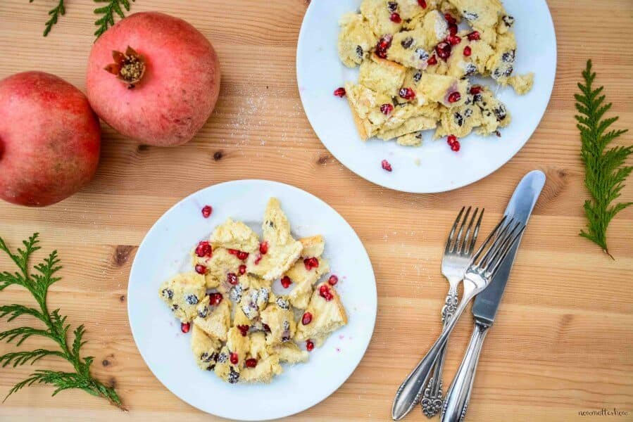 December Mornings: Kaiserschmarrn aus dem Ofen mit Rosinen und Granatapfelkernen