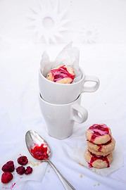 Himmlische Himbeerplätzchen mit weißer Schokolade – aus der Weihnachtsbäckerei
