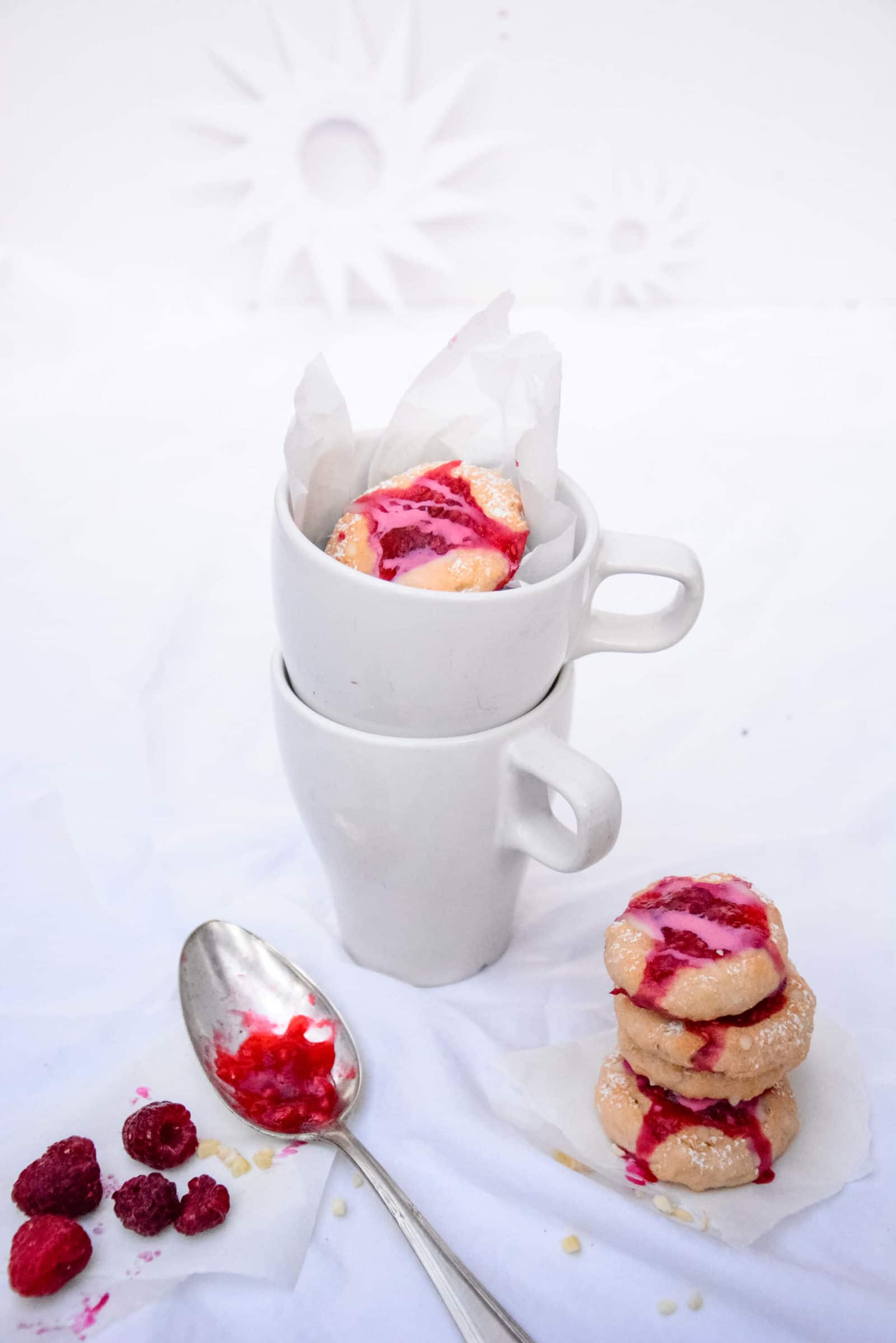Himmlische Himbeerplätzchen mit weißer Schokolade – aus der Weihnachtsbäckerei