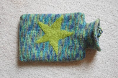 ANLEITUNG: GESTRICKTE FILZHÜLLE FÜR WÄRMFLASCHE