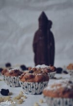 Muffins mit Mandeln, Rosinen und Cranberries