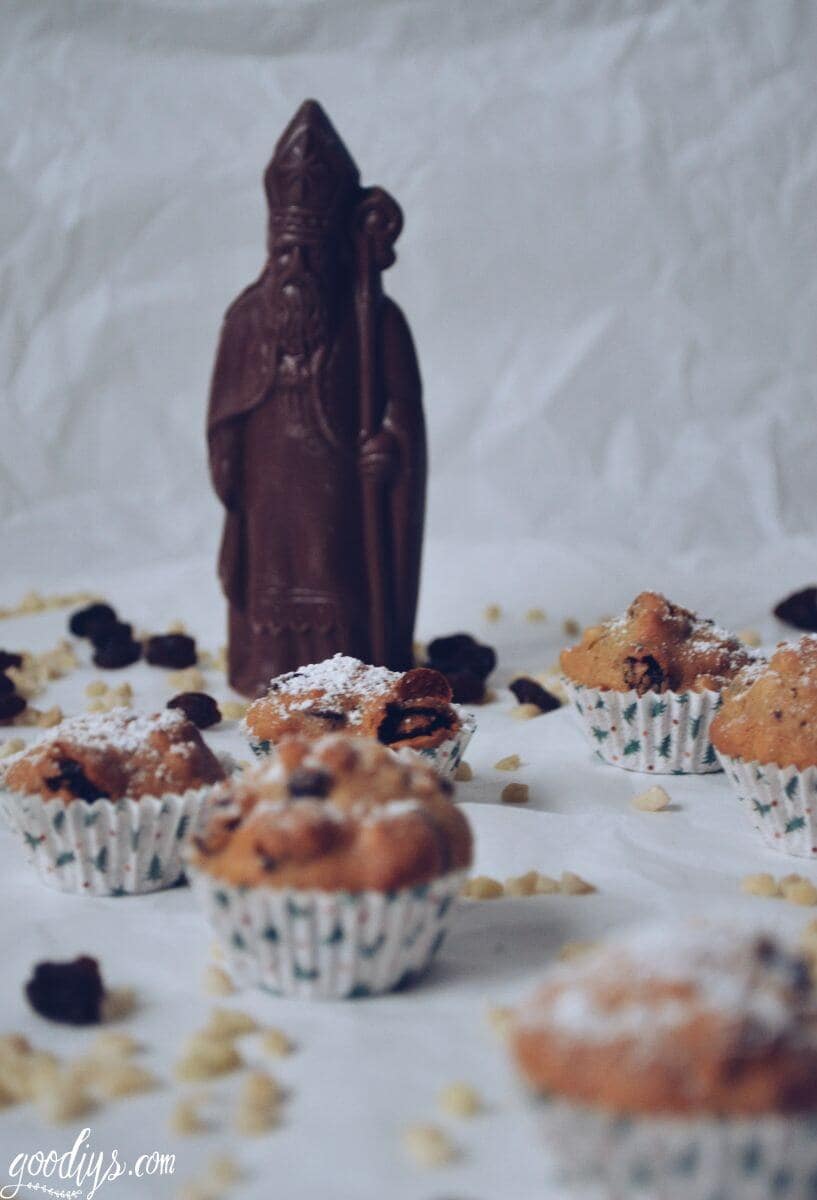 Muffins mit Mandeln, Rosinen und Cranberries