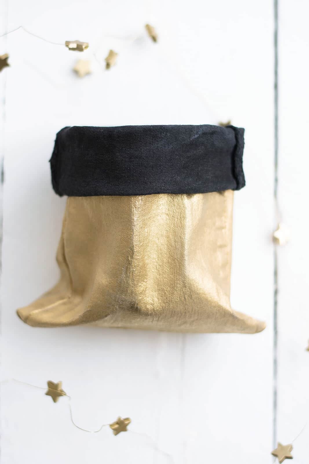 DIY Blumenübertopf aus alter Jeans