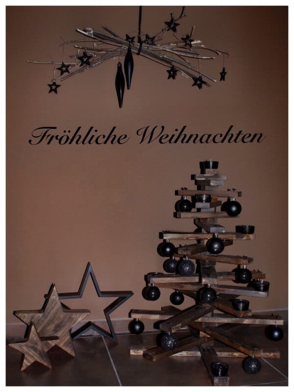 Alternativer Weihnachtsbaum aus Holzleisten