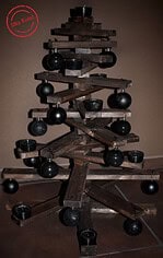 Alternativer Weihnachtsbaum aus Holzleisten