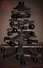 Alternativer Weihnachtsbaum aus Holzleisten