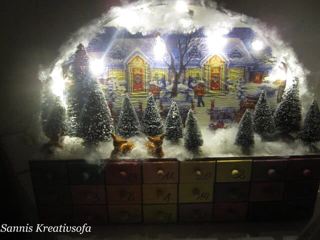 Beleuchteter Adventskalenderschrank