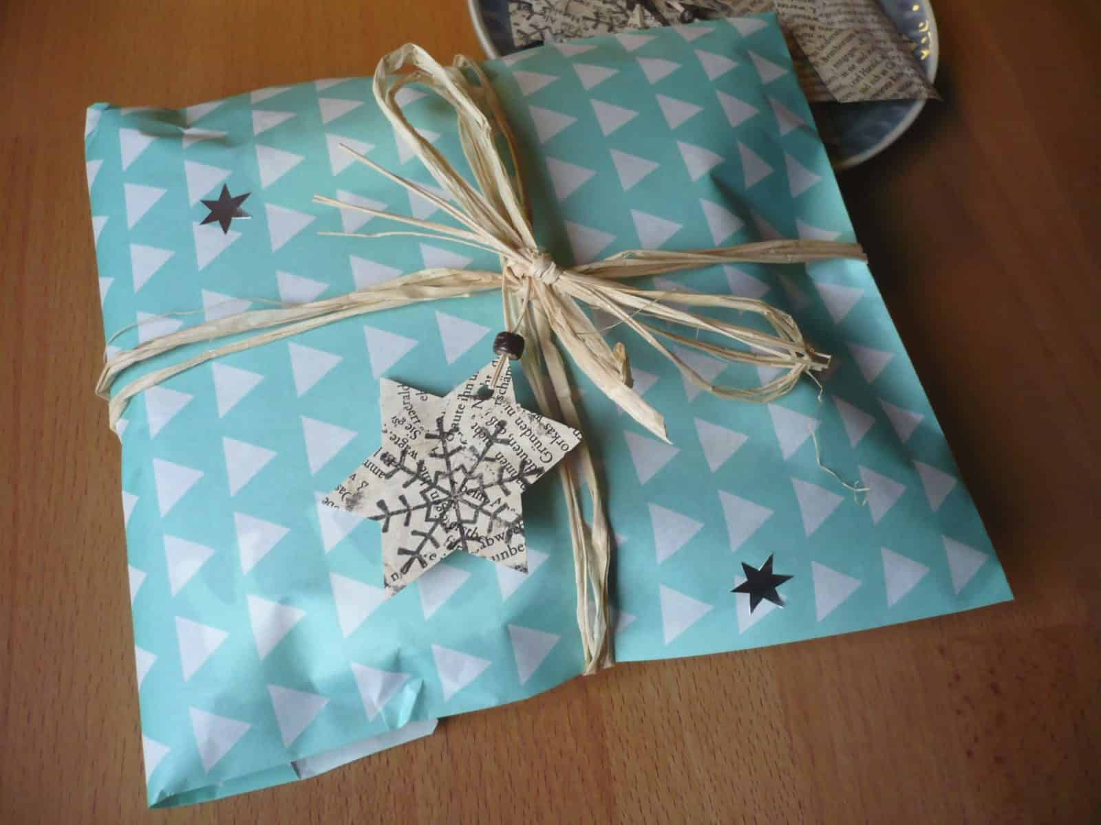 Geschenkanhänger aus Altpapier