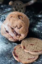 Ein weihnachtliches Rote-Bete-Brot