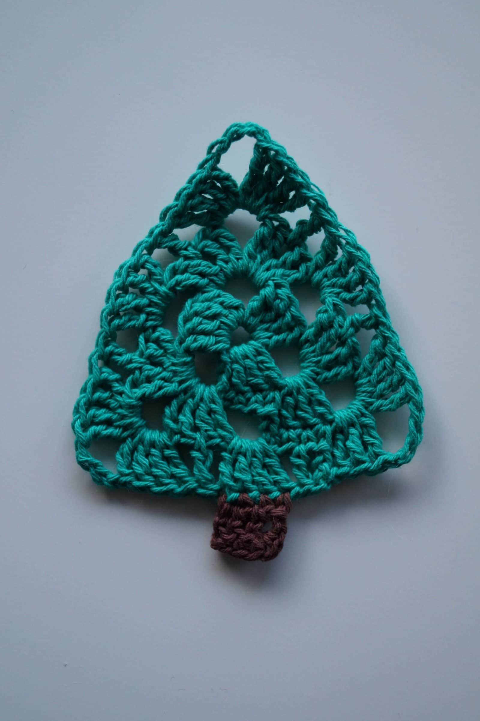 Weihnachtskarte mit Häkel-Baum