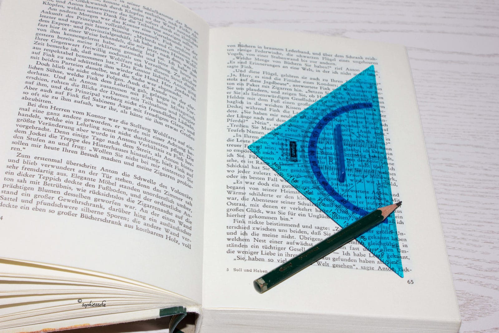 Bücherversteck – Geld und Schmuck sicher im Buch