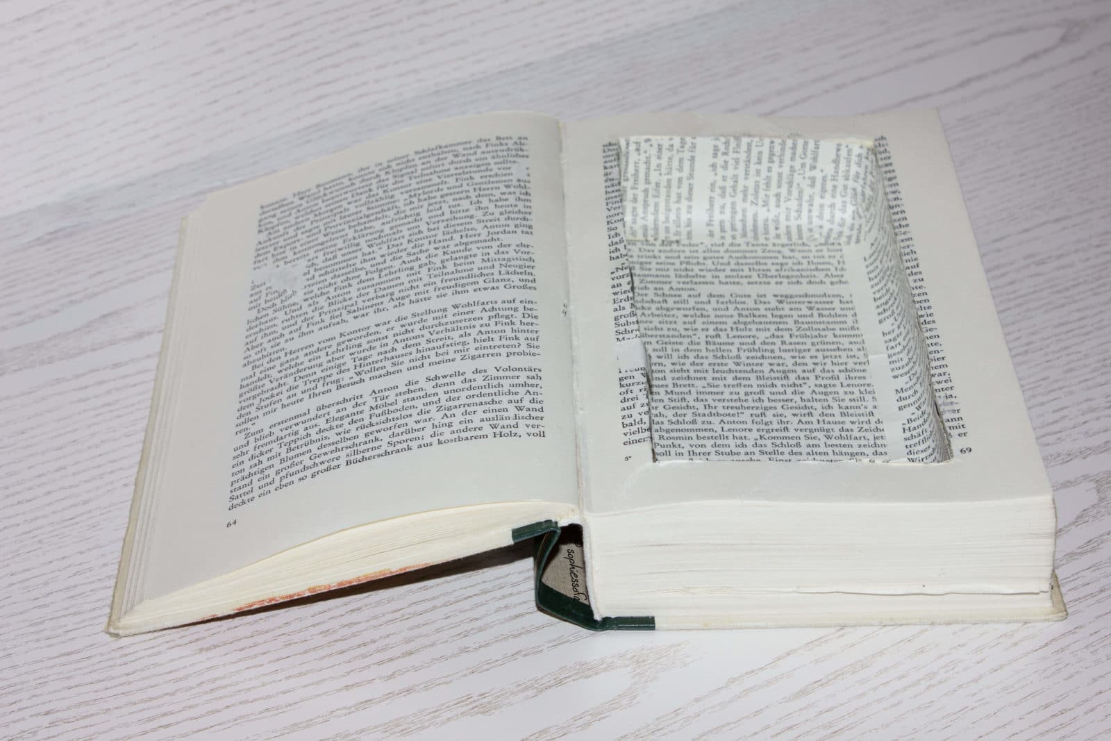 Bücherversteck – Geld und Schmuck sicher im Buch