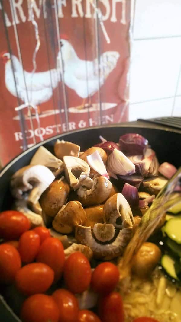 Auflauf aus One-Pot-Pasta (mit veganer Alternative)