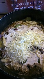 Auflauf aus One-Pot-Pasta (mit veganer Alternative)