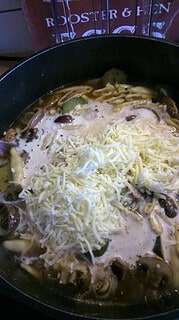 Auflauf aus One-Pot-Pasta (mit veganer Alternative)