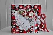 Kreative handgemachte Valentinskarten mit Herzmotiven, Blumen und Schleifen, ideal für romantische Anlässe und personalisierte Geschenke.