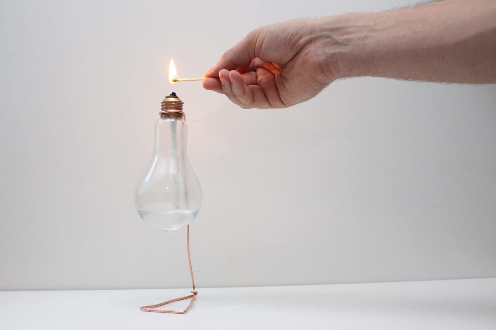 Öllampe aus einer alten Glühbirne: Upcycling Idee für die Kreativ durch den Monat Challenge {DIY}