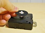 Uhrwerk montieren (am Beispiel einer Korkplatte)