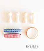 Kokeshi Püppchen mit Webbändern eingekleidet
