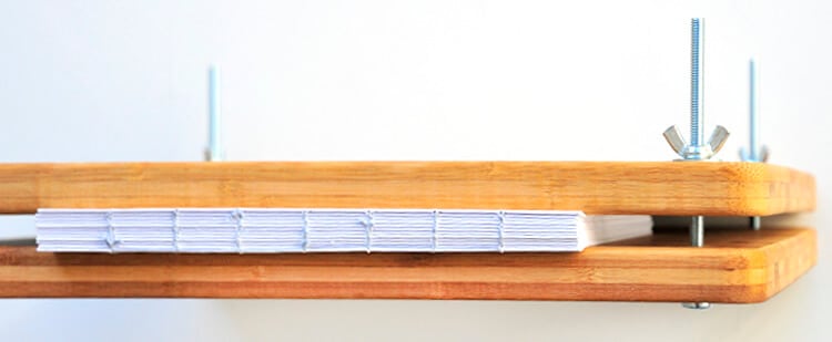 Einfache Buchpresse – Ein schnelles DIY unter 30 Minuten