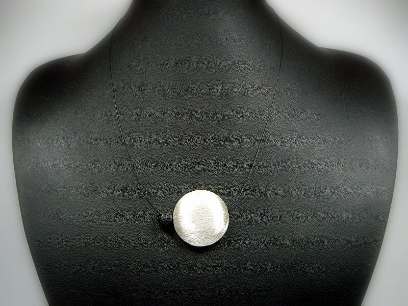 Collier aus Stahlseil selber fertigen