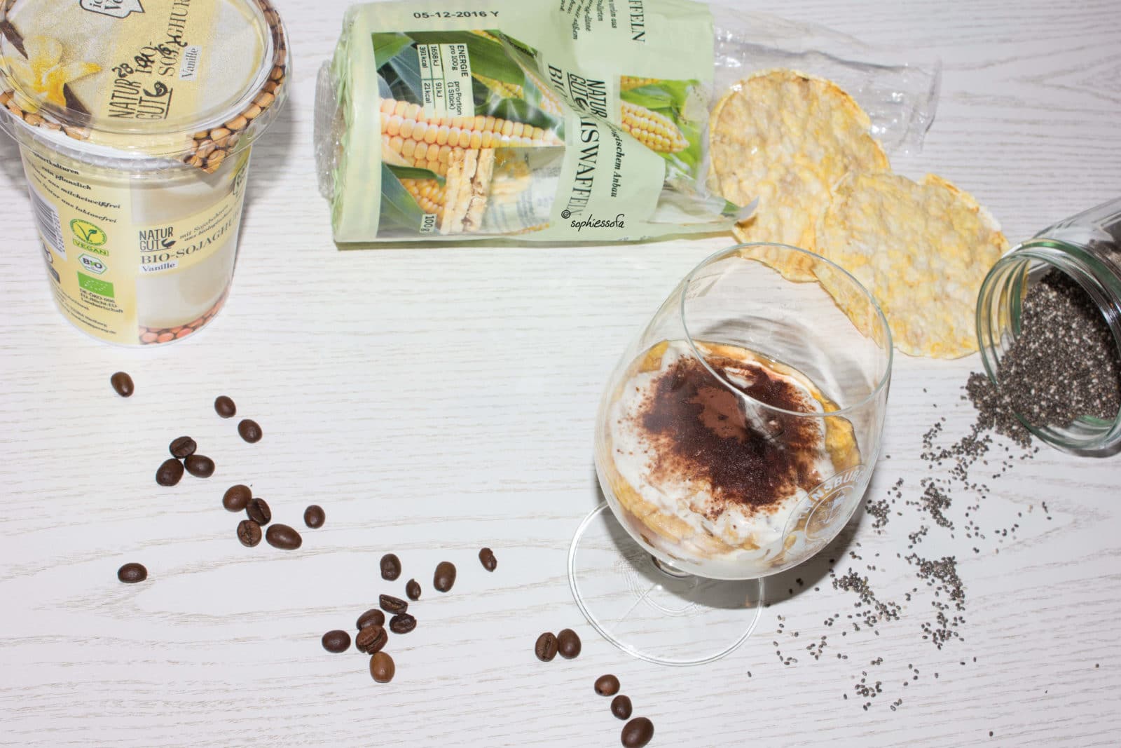 Gesundes, veganes Tiramisu Parfait
