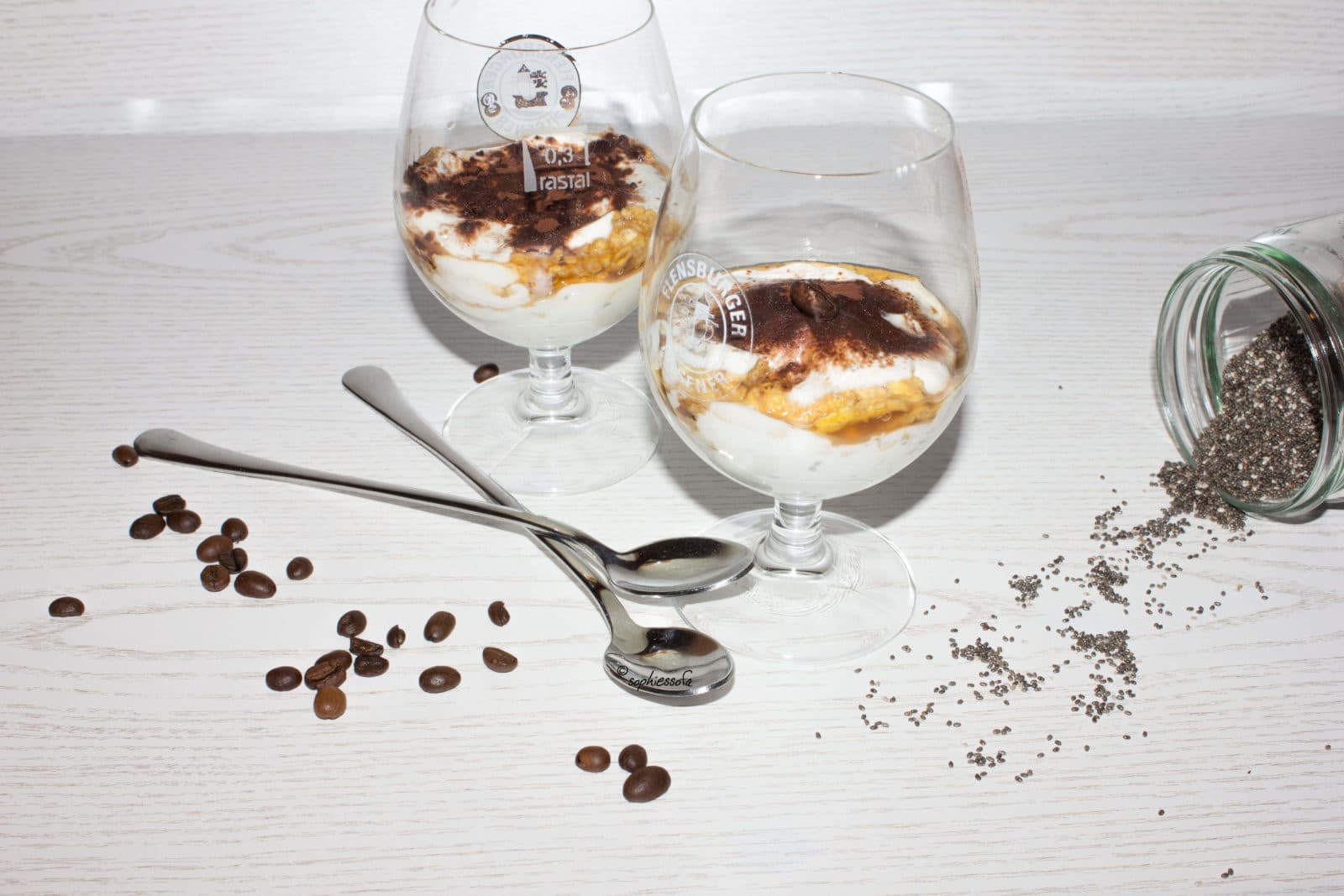 Gesundes, veganes Tiramisu Parfait