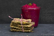 Selbstgebackenes Knäckebrot mit Chia-Samen & Knusperkörnern