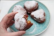 {lecker: } Krapfen in Herzform - oder: nach dem Fasching ist vor dem Valentinstag!