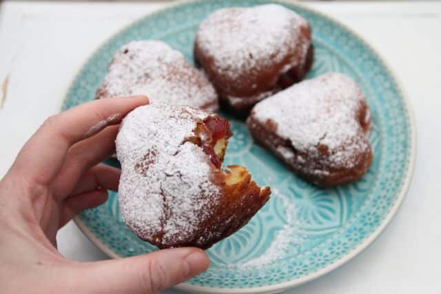 {lecker: } Krapfen in Herzform – oder: nach dem Fasching ist vor dem Valentinstag!