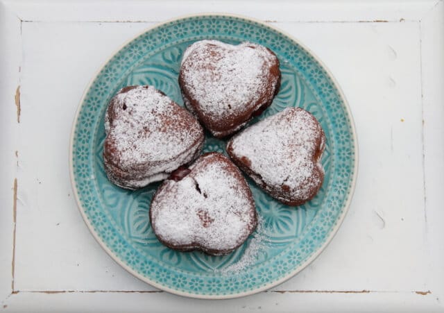 {lecker: } Krapfen in Herzform – oder: nach dem Fasching ist vor dem Valentinstag!